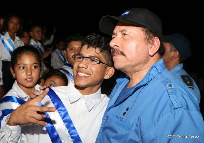 Daniel y Rosario reciben Antorcha de la Libertad y la Unidad Centroamericana