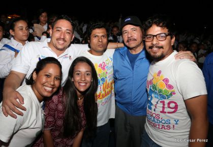 Daniel y Rosario reciben Antorcha de la Libertad y la Unidad Centroamericana