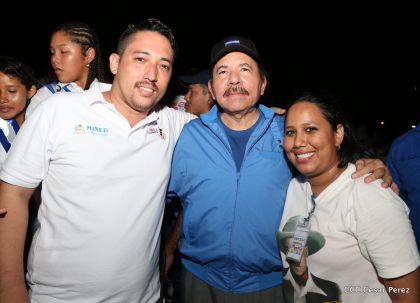 Daniel y Rosario reciben Antorcha de la Libertad y la Unidad Centroamericana