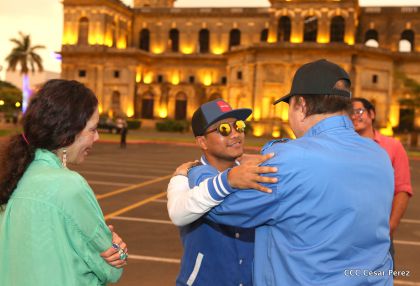 Daniel y Rosario reciben Antorcha de la Libertad y la Unidad Centroamericana