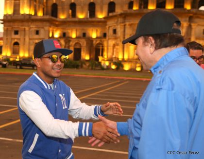 Daniel y Rosario reciben Antorcha de la Libertad y la Unidad Centroamericana