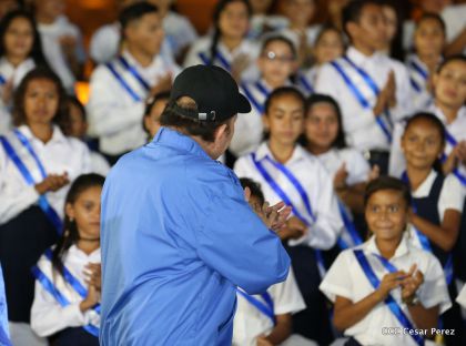 Daniel y Rosario reciben Antorcha de la Libertad y la Unidad Centroamericana