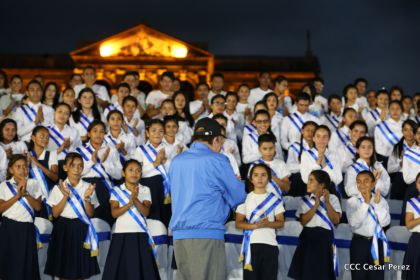 Daniel y Rosario reciben Antorcha de la Libertad y la Unidad Centroamericana