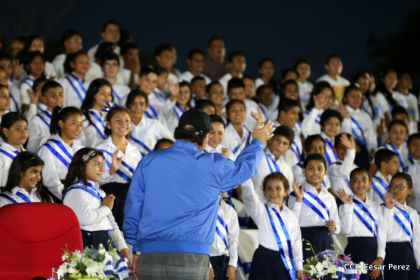 Daniel y Rosario reciben Antorcha de la Libertad y la Unidad Centroamericana