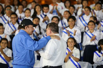 Daniel y Rosario reciben Antorcha de la Libertad y la Unidad Centroamericana