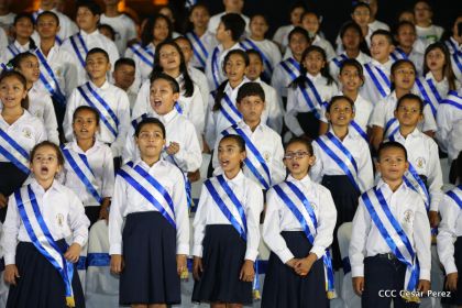 Daniel y Rosario reciben Antorcha de la Libertad y la Unidad Centroamericana