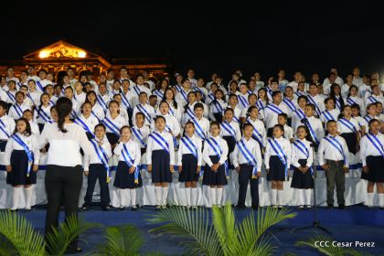 Daniel y Rosario reciben Antorcha de la Libertad y la Unidad Centroamericana