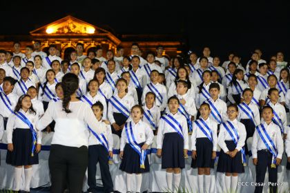 Daniel y Rosario reciben Antorcha de la Libertad y la Unidad Centroamericana