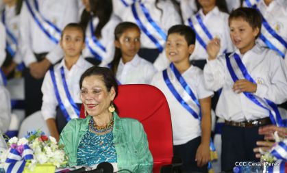 Daniel y Rosario reciben Antorcha de la Libertad y la Unidad Centroamericana