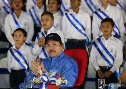 Daniel y Rosario reciben Antorcha de la Libertad y la Unidad Centroamericana