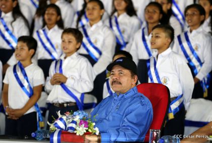 Daniel y Rosario reciben Antorcha de la Libertad y la Unidad Centroamericana