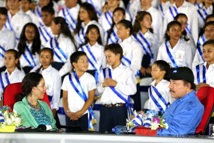 Daniel y Rosario reciben Antorcha de la Libertad y la Unidad Centroamericana