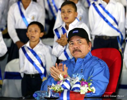 Daniel y Rosario reciben Antorcha de la Libertad y la Unidad Centroamericana