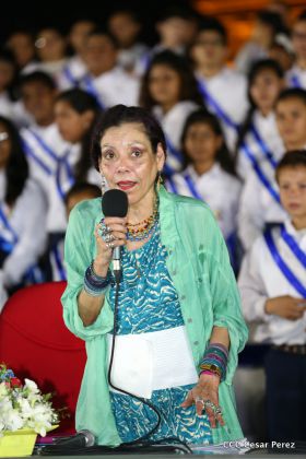 Daniel y Rosario reciben Antorcha de la Libertad y la Unidad Centroamericana