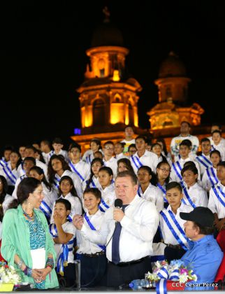 Daniel y Rosario reciben Antorcha de la Libertad y la Unidad Centroamericana