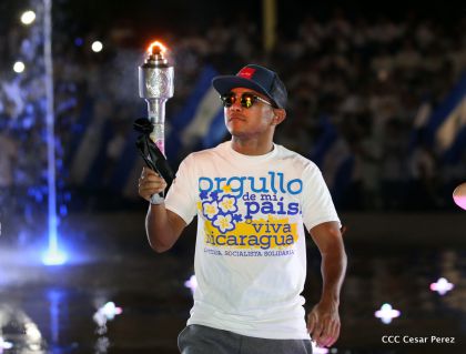 Daniel y Rosario reciben Antorcha de la Libertad y la Unidad Centroamericana