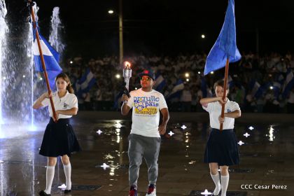 Daniel y Rosario reciben Antorcha de la Libertad y la Unidad Centroamericana