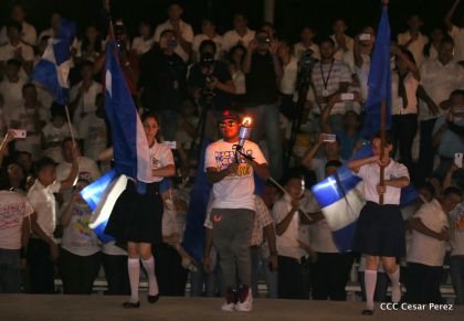 Daniel y Rosario reciben Antorcha de la Libertad y la Unidad Centroamericana