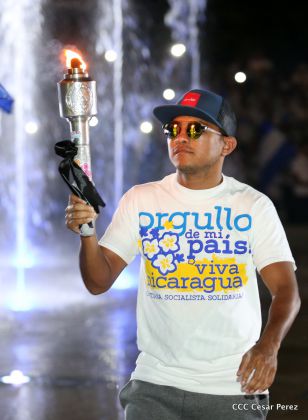 Daniel y Rosario reciben Antorcha de la Libertad y la Unidad Centroamericana