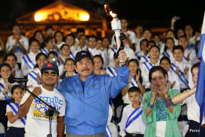 Daniel y Rosario reciben Antorcha de la Libertad y la Unidad Centroamericana