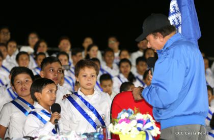 Daniel y Rosario reciben Antorcha de la Libertad y la Unidad Centroamericana