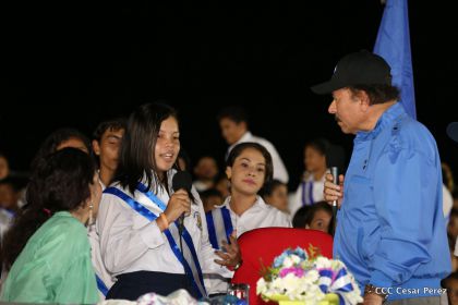 Daniel y Rosario reciben Antorcha de la Libertad y la Unidad Centroamericana