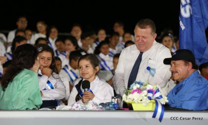 Daniel y Rosario reciben Antorcha de la Libertad y la Unidad Centroamericana