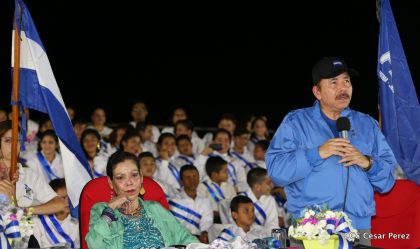 Daniel y Rosario reciben Antorcha de la Libertad y la Unidad Centroamericana