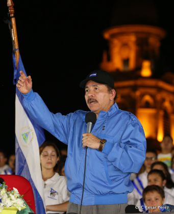 Daniel y Rosario reciben Antorcha de la Libertad y la Unidad Centroamericana