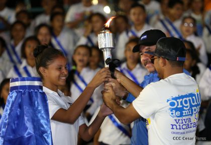 Daniel y Rosario reciben Antorcha de la Libertad y la Unidad Centroamericana