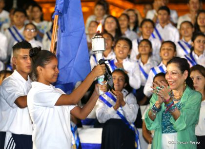 Daniel y Rosario reciben Antorcha de la Libertad y la Unidad Centroamericana