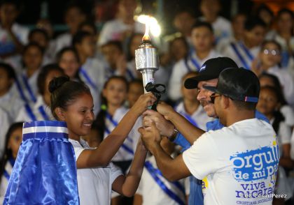 Daniel y Rosario reciben Antorcha de la Libertad y la Unidad Centroamericana