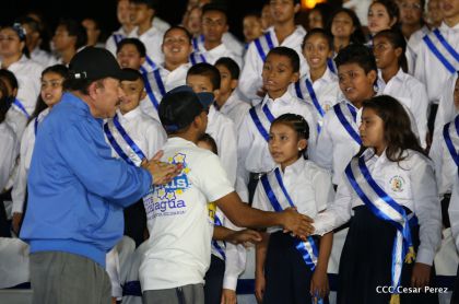 Daniel y Rosario reciben Antorcha de la Libertad y la Unidad Centroamericana
