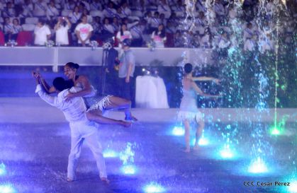 Daniel y Rosario reciben Antorcha de la Libertad y la Unidad Centroamericana