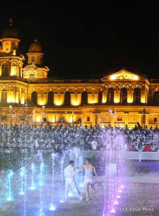 Daniel y Rosario reciben Antorcha de la Libertad y la Unidad Centroamericana