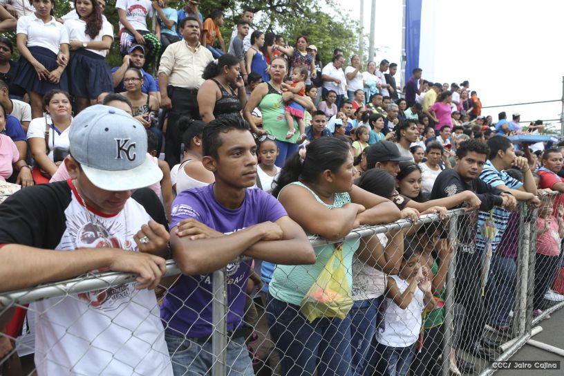 Más Fotos del Desfile Patrio en la Avenida de Bolívar a Chávez