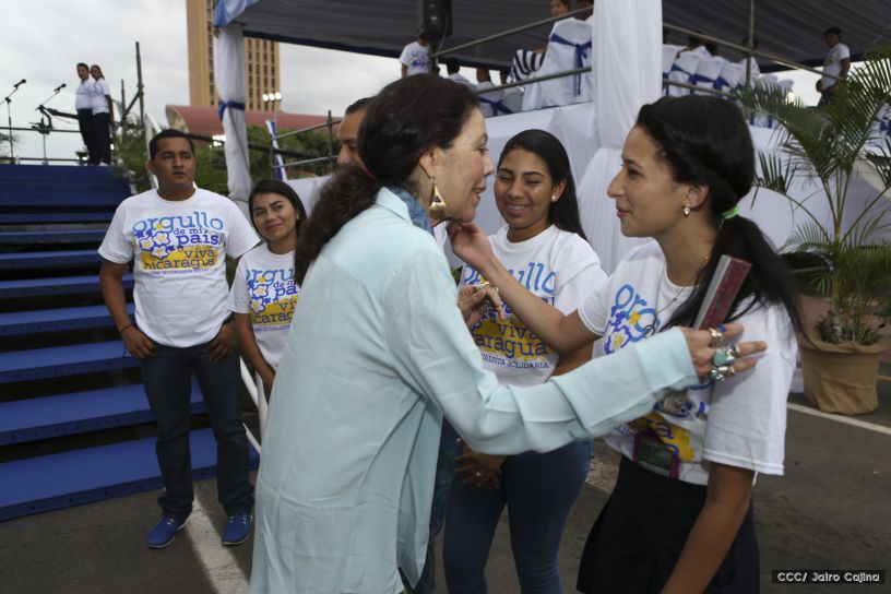 Más Fotos del Desfile Patrio en la Avenida de Bolívar a Chávez