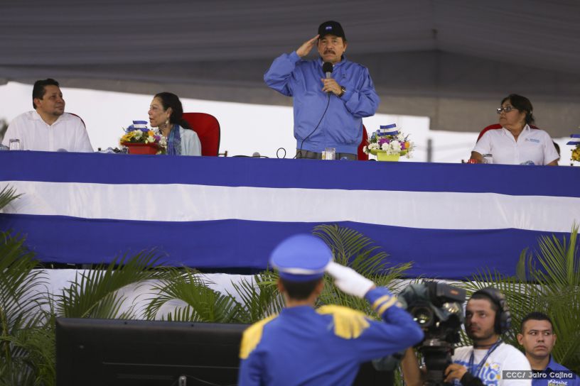 Más Fotos del Desfile Patrio en la Avenida de Bolívar a Chávez