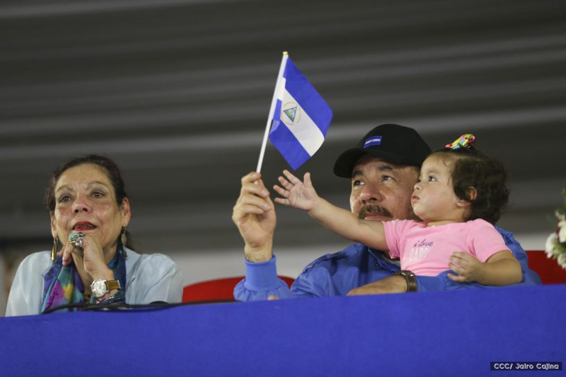 Más Fotos del Desfile Patrio en la Avenida de Bolívar a Chávez