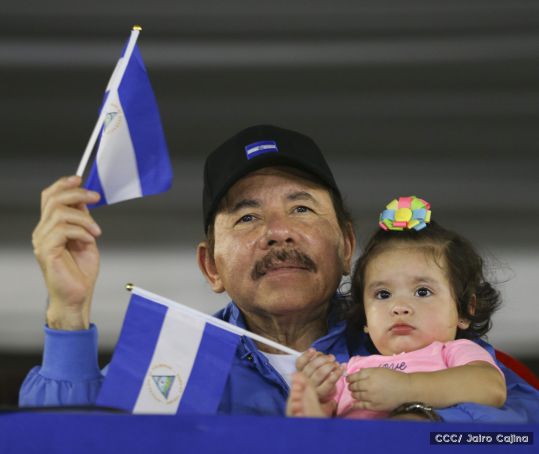Más Fotos del Desfile Patrio en la Avenida de Bolívar a Chávez