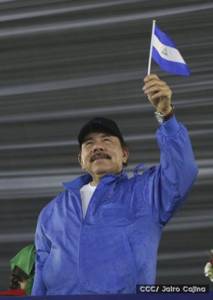 Más Fotos del Desfile Patrio en la Avenida de Bolívar a Chávez