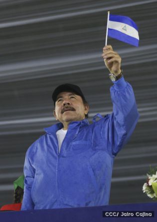 Más Fotos del Desfile Patrio en la Avenida de Bolívar a Chávez