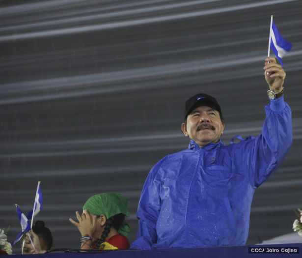 Más Fotos del Desfile Patrio en la Avenida de Bolívar a Chávez