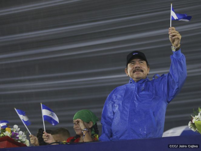 Más Fotos del Desfile Patrio en la Avenida de Bolívar a Chávez