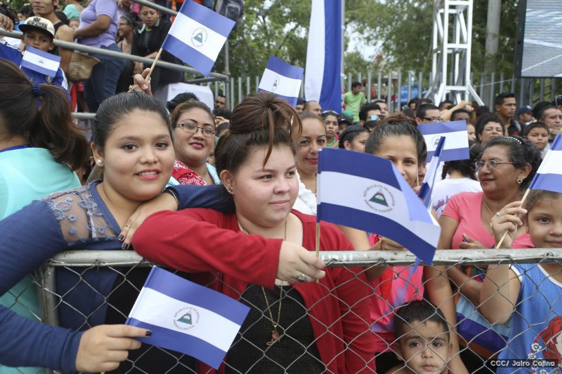 Más Fotos del Desfile Patrio en la Avenida de Bolívar a Chávez