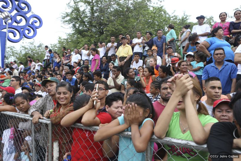 Más Fotos del Desfile Patrio en la Avenida de Bolívar a Chávez