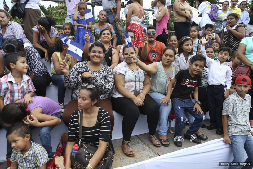 Más Fotos del Desfile Patrio en la Avenida de Bolívar a Chávez