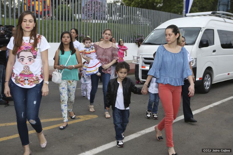 Más Fotos del Desfile Patrio en la Avenida de Bolívar a Chávez