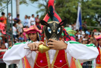 Más Fotos del Desfile Patrio en la Avenida de Bolívar a Chávez