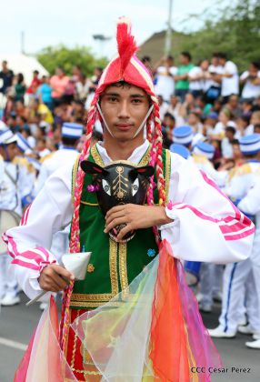 Más Fotos del Desfile Patrio en la Avenida de Bolívar a Chávez